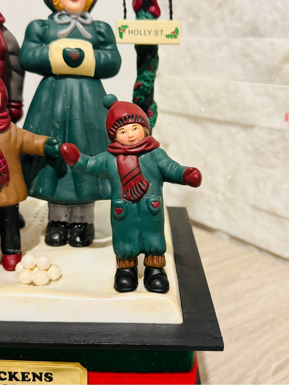 Vintage 1990 Dickens Family Light-Up & Musical Christmas Display Smile Ind. Ltd. - Picture 9 of 13